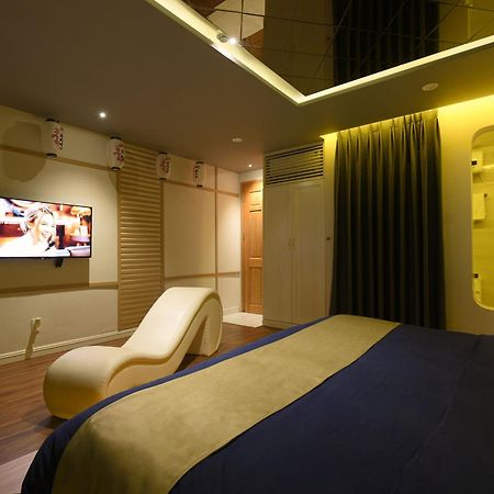 Chiic House 1 - Khach San Tinh Yeu Hotell Da Nang Exteriör bild